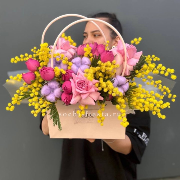 Сумочка мимозы и роз "Примавера" в Новороссийске