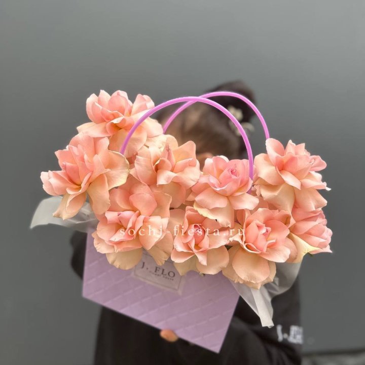 Сумочка с розами "Кети" в Новороссийске