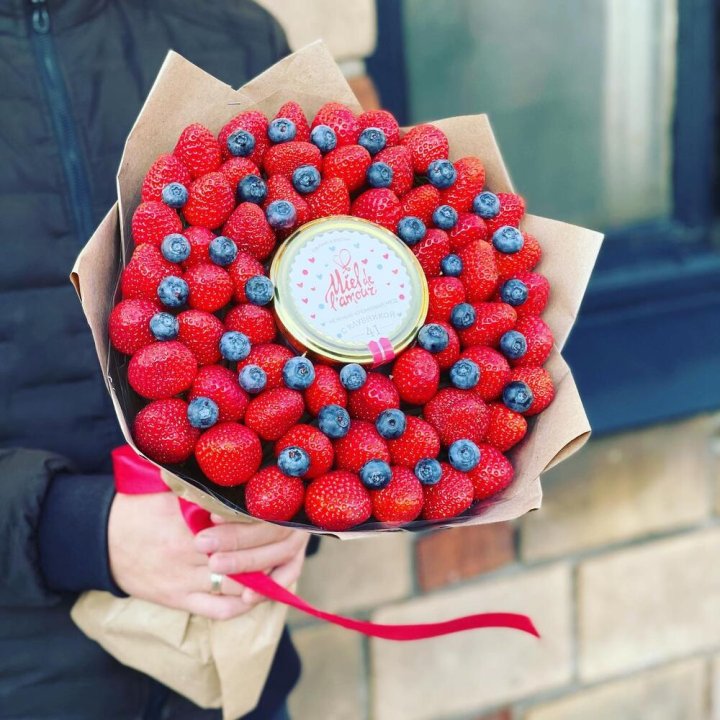 "Клубника и мёд" в Новороссийске