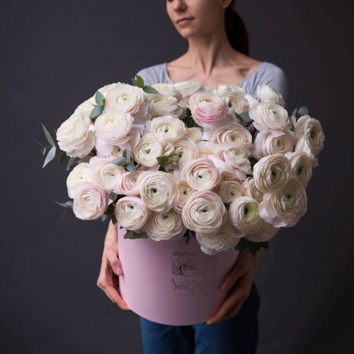 Бокс с ранункулюсами в Новороссийске