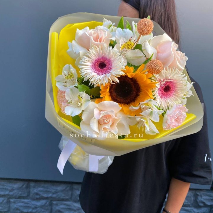 Букет с подсолнухом "Елоу" в Новороссийске