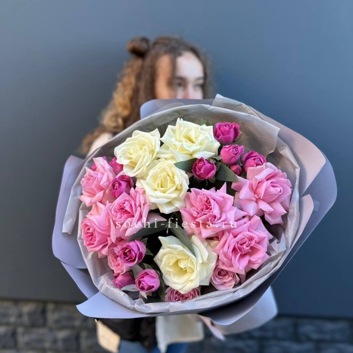 Букет французских и пионовидных роз в Новороссийске