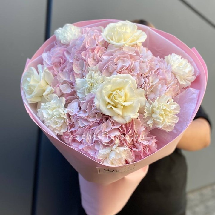  Букет гортензий и роз  в Новороссийске