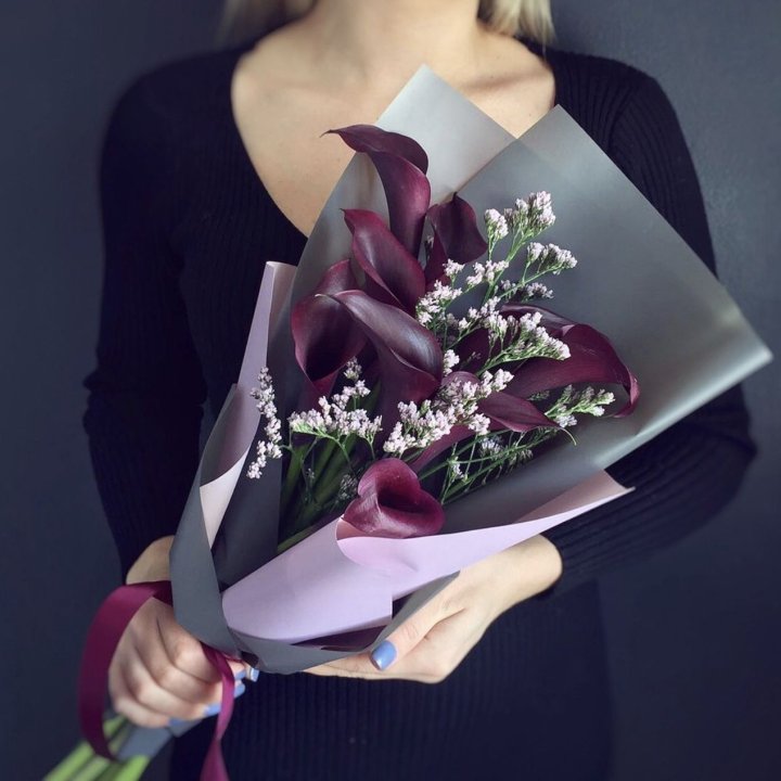 Букет фиолетовых калл в Новороссийске