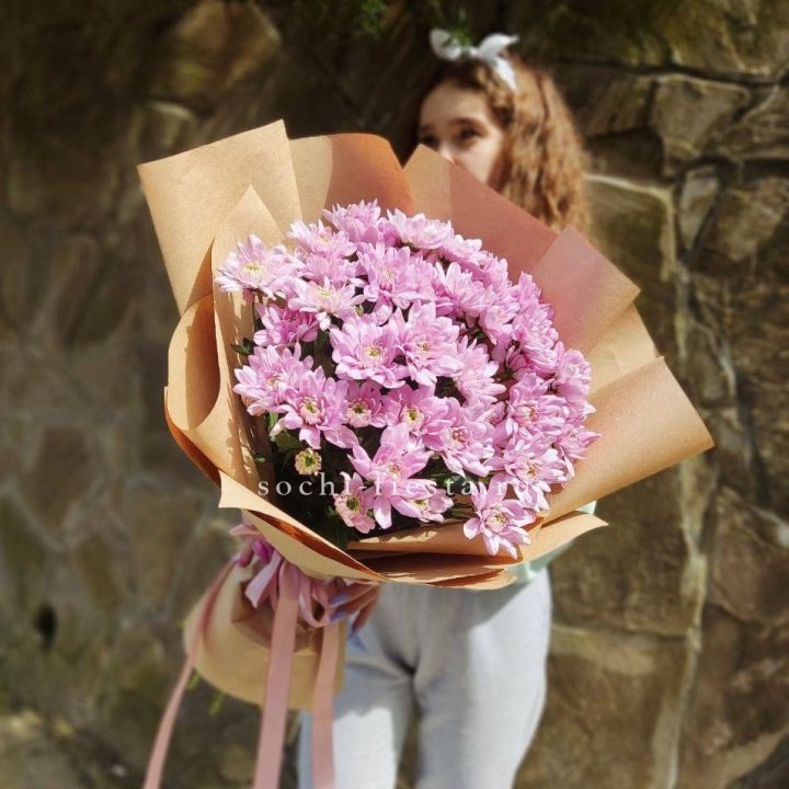 Букет хризантем в крафте в Новороссийске