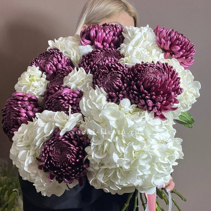 Охапка Бигуди и гортензий в Новороссийске