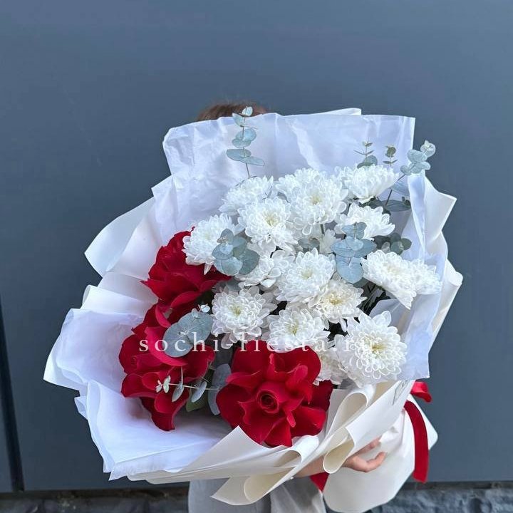 Дуо розы и хризантемы в Новороссийске