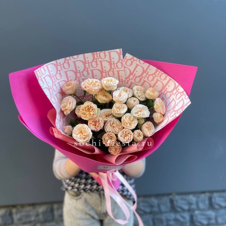 9 пионовидных роз в Новороссийске