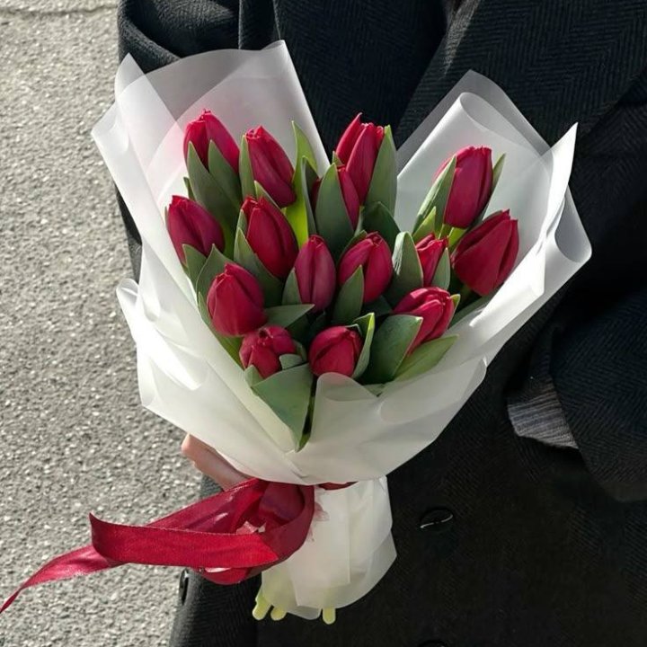 15 красных тюльпанов в Новороссийске