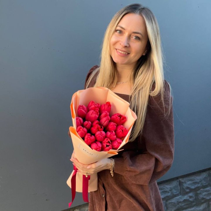  19 красных тюльпанов в Новороссийске