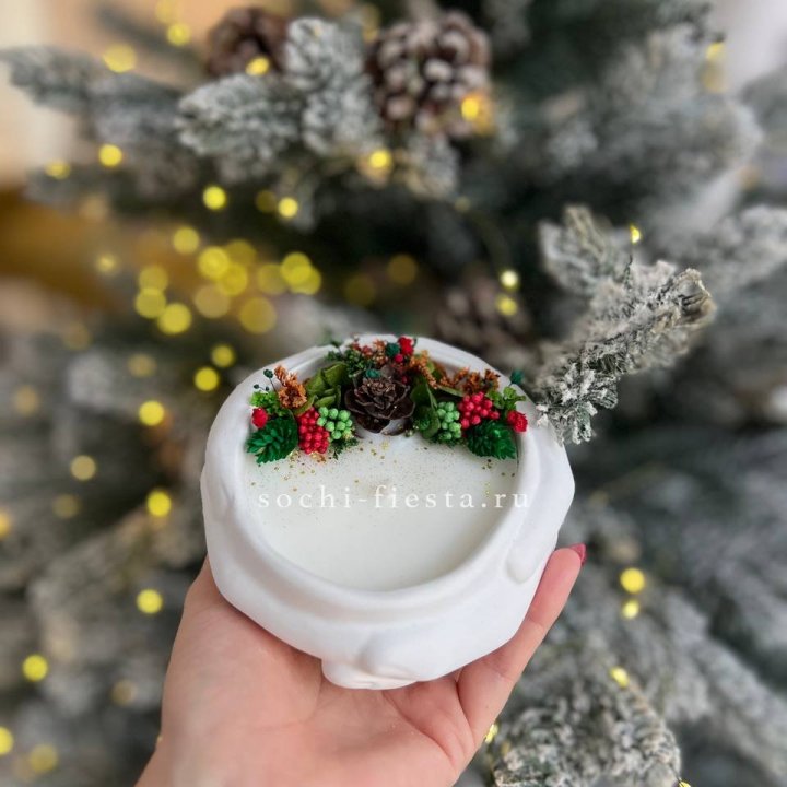 Свеча ароматическая в гипсе Руки с шишкой в Новороссийске