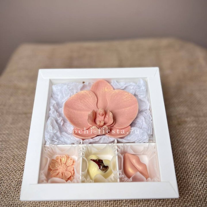 Конфеты из шоколада с Орхидеей в Новороссийске