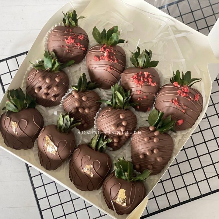 Клубника в шоколаде 12 ягод в Новороссийске