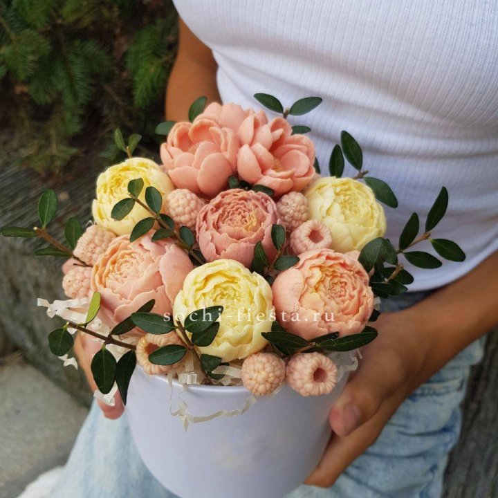 Шоколадный букет с ягодами в Новороссийске