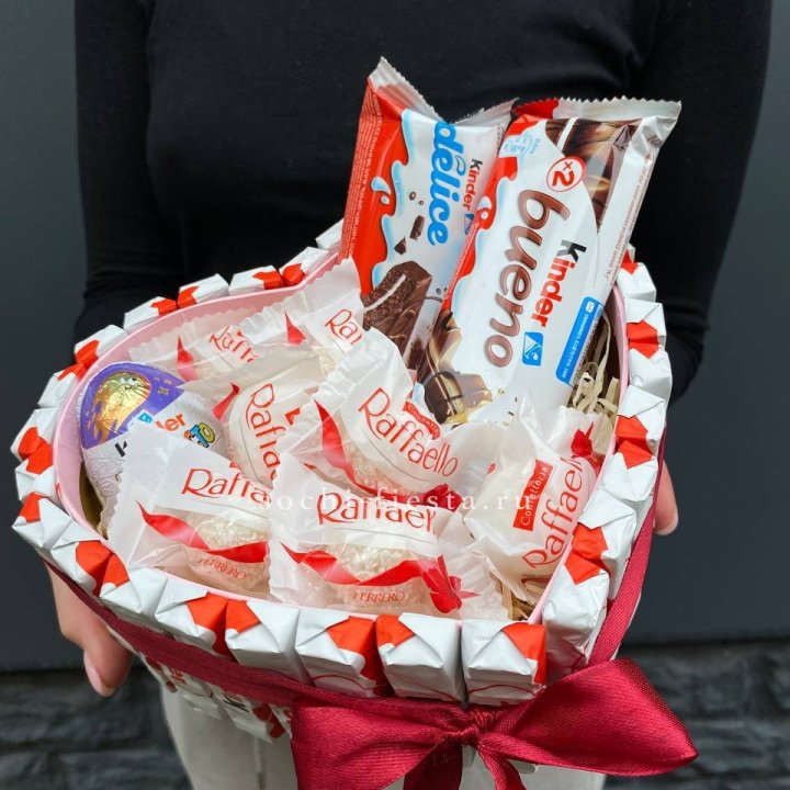 Подарочный набор сердце с Киндерами и Рафаэлло в Новороссийске