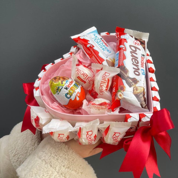 Бокс киндерами и раффаэлло в Новороссийске