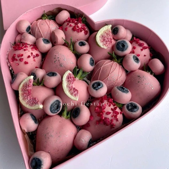 Клубника в шоколаде Сердце в Новороссийске