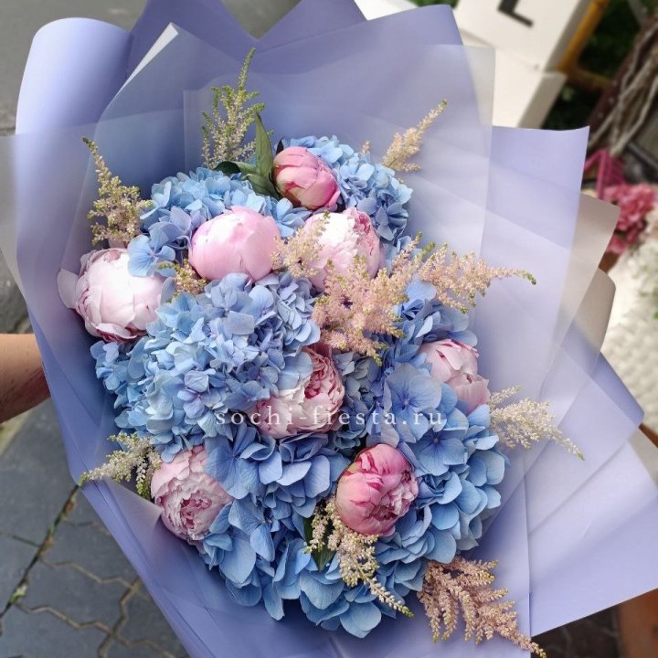 Дизайнерский букет с гортензией №3 в Новороссийске