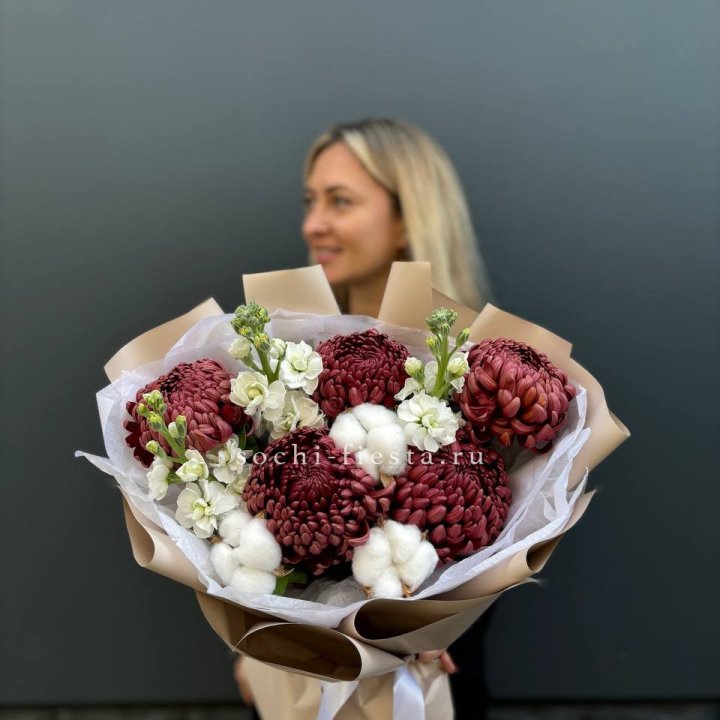 Хризантемы с маттиолой в Новороссийске