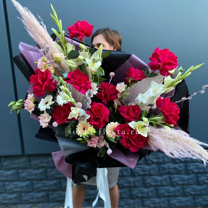 Дизайнерский букет Ред в Новороссийске