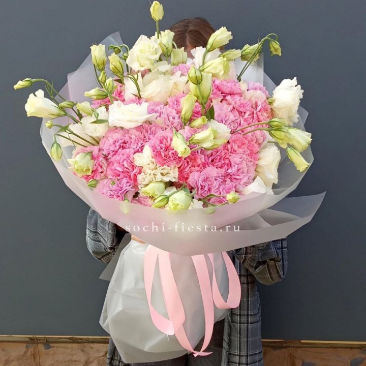 Букет из эустом и диантусов  в Новороссийске