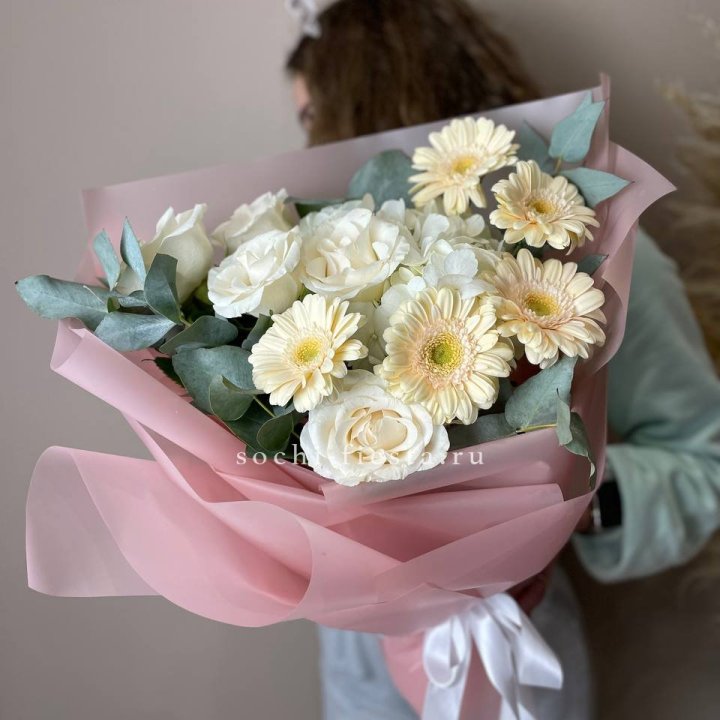 Букет роз, гортензии, гербер  в Новороссийске