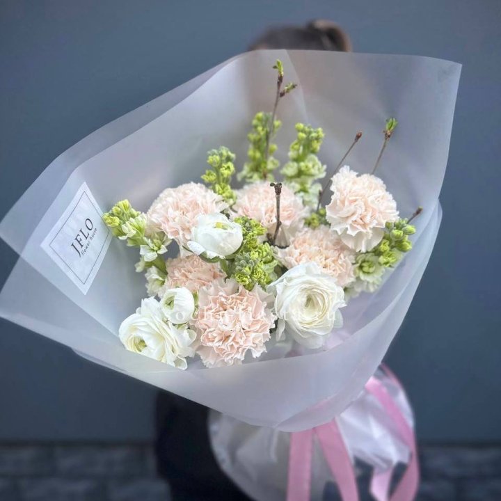 Букет маттиолы и ранункулюсов  в Новороссийске