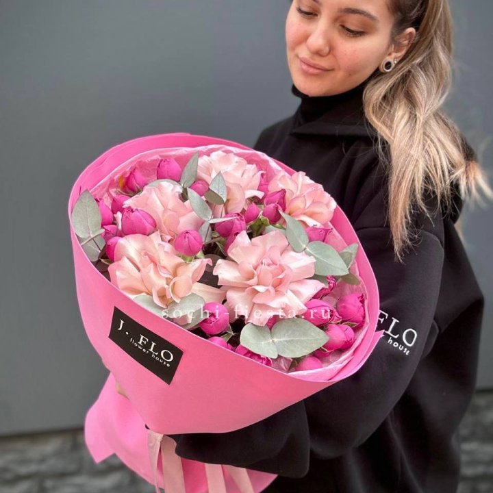 Букет французских и пионовидных роз "Ламиносо" в Новороссийске