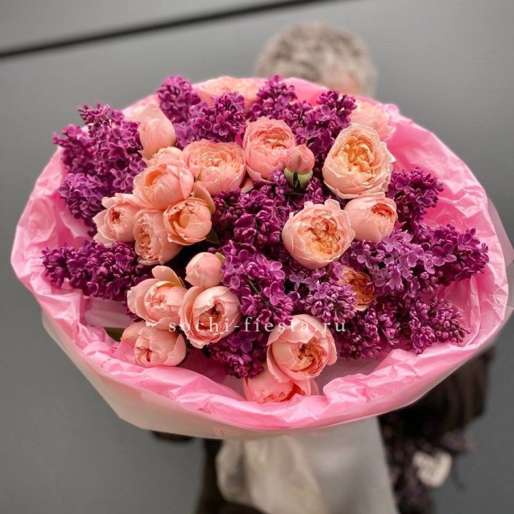  Дуо букет из кустовых роз и сирени в Новороссийске