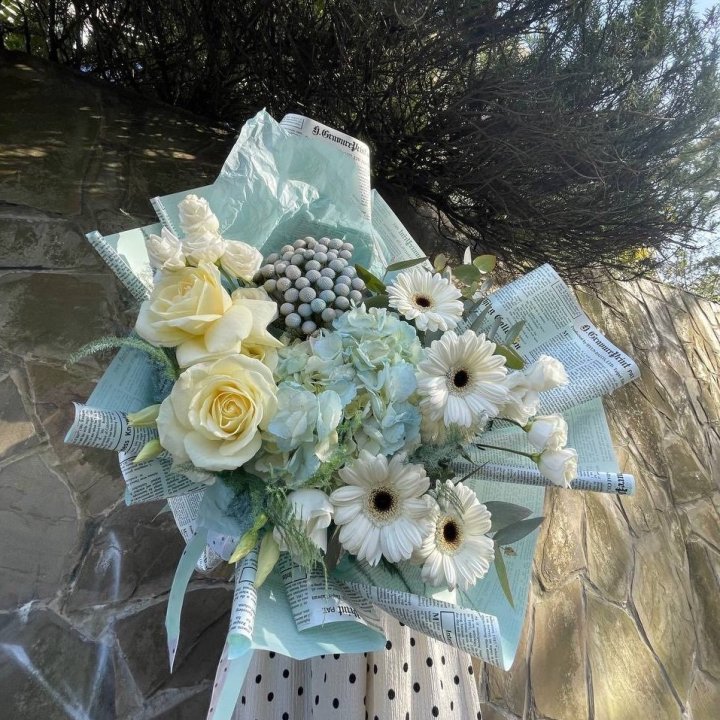 Дизайнерский букет "Линдж-блю" в Новороссийске