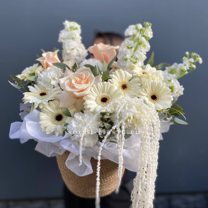Цветы в джутовом кашпо "Валери" в Новороссийске