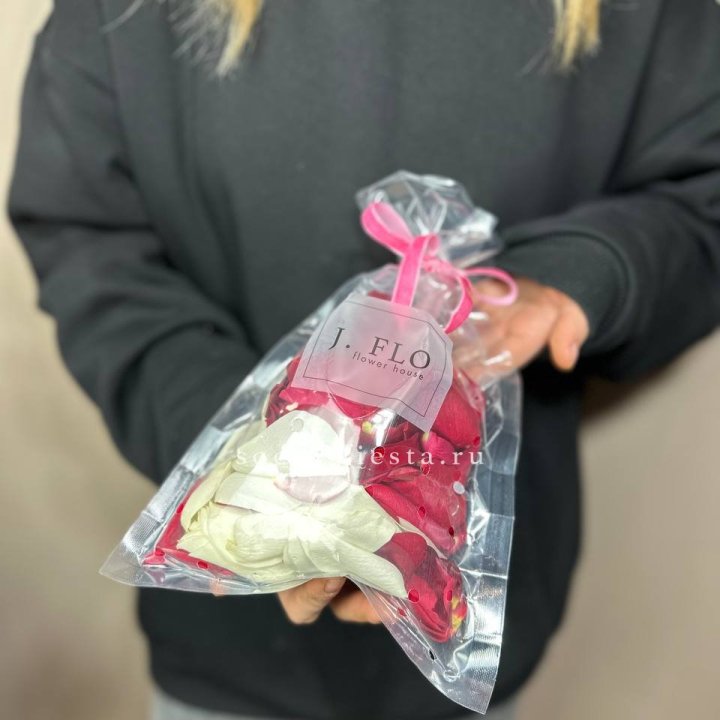 Лепестки роз в Новороссийске