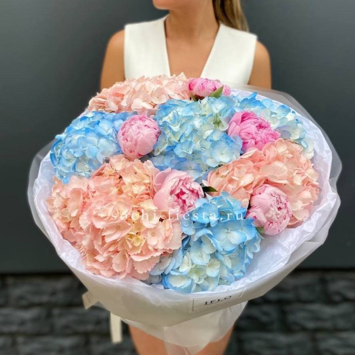 Дуобукет гортензии с пионами  в Новороссийске