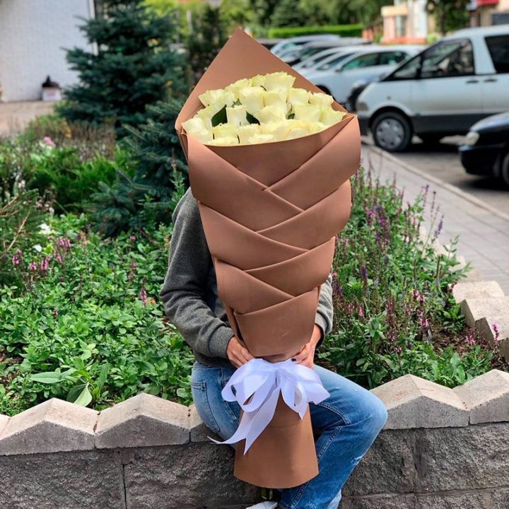 Голландские розы белые "Рыбка" в Новороссийске