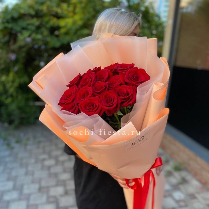 15 голландских роз в оформлении в Новороссийске