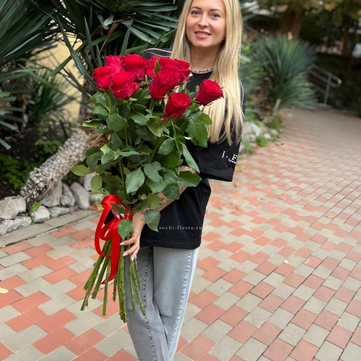 15 высоких красных роз в Новороссийске