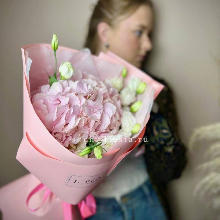 Букет с гортензией №2 в Новороссийске