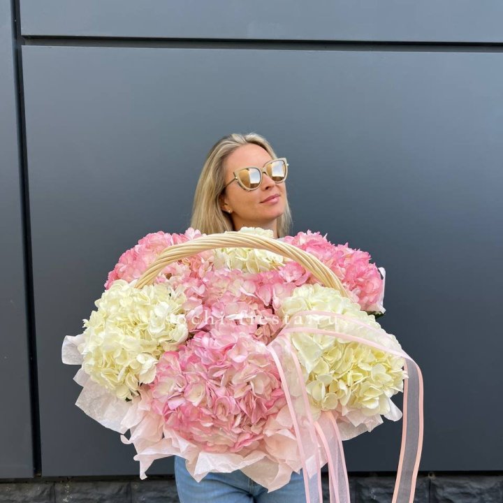 7 гортензий в корзине в Новороссийске