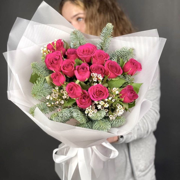 Новогодний букет Елки и Розы в Новороссийске