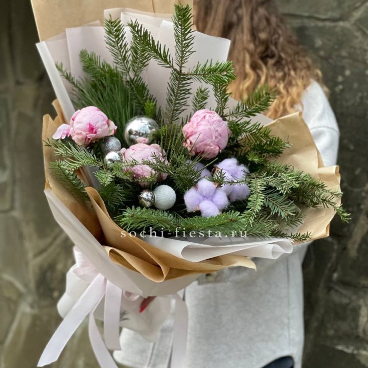 Новогодний букет с пионами  в Новороссийске