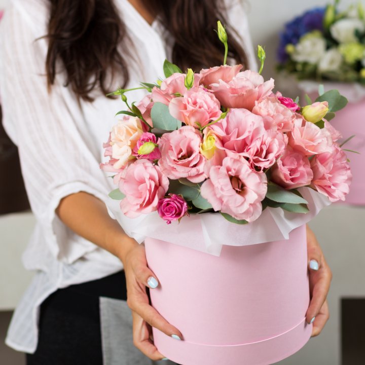 Эустома в шляпной коробке в Новороссийске