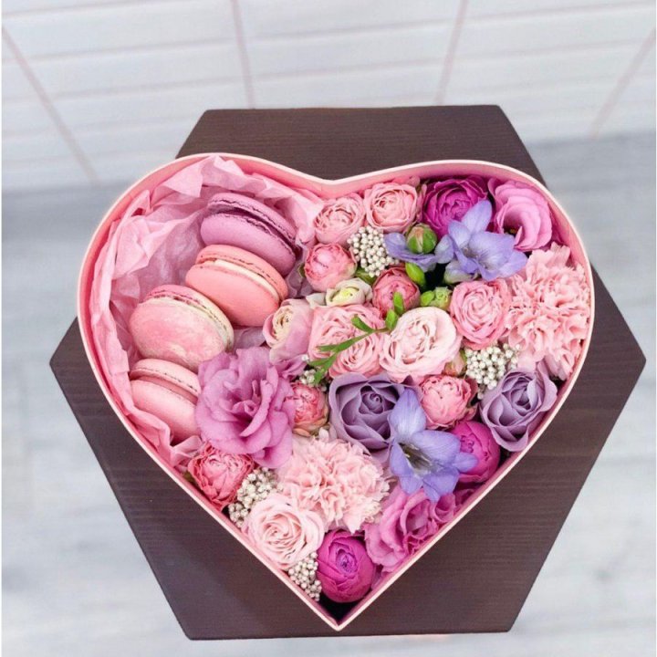 Бокс-сердце с макаронс  в Новороссийске