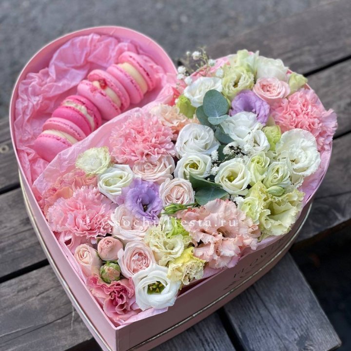 Бокс-сердце с макарон "Пинк" в Новороссийске