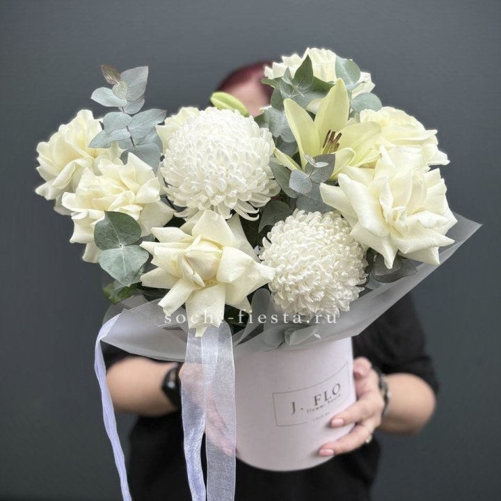 Цветы в шляпной коробке  в Новороссийске