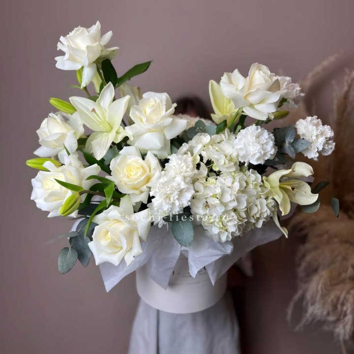 Цветочный бокс "Вайт дримс" в Новороссийске