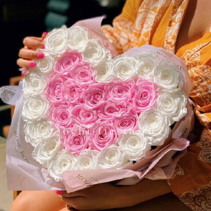 Бокс сердце с розами №2 в Новороссийске