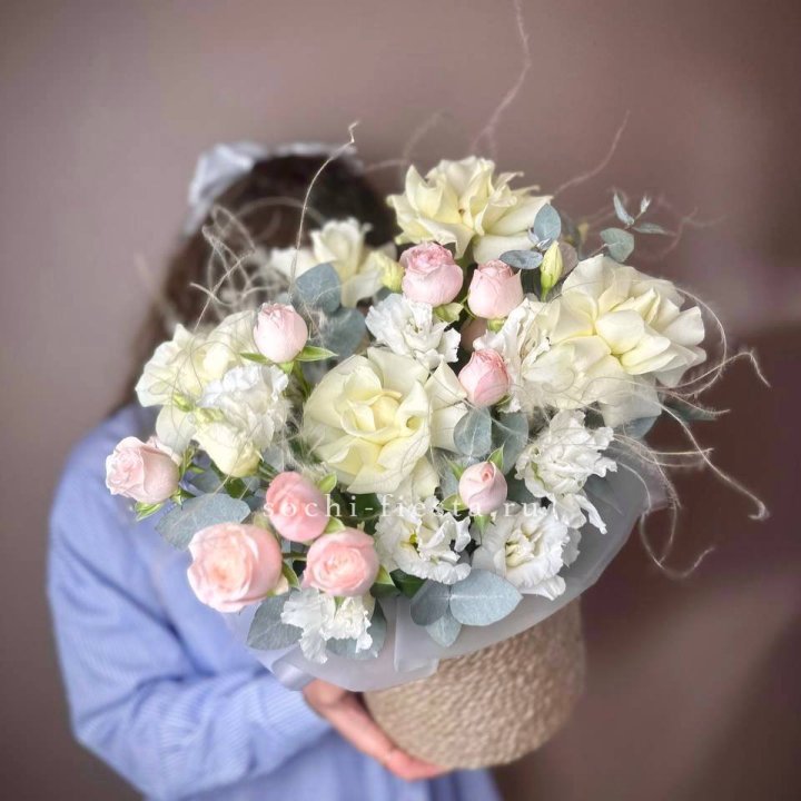 Авторский бокс "Милена" в джутовом кашпо в Новороссийске