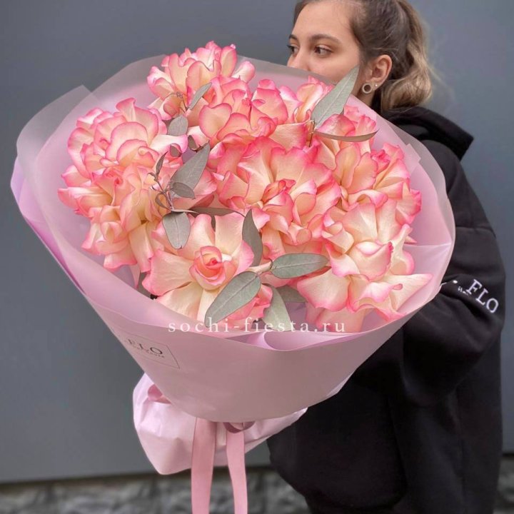 9 французских роз Джумилия в Новороссийске