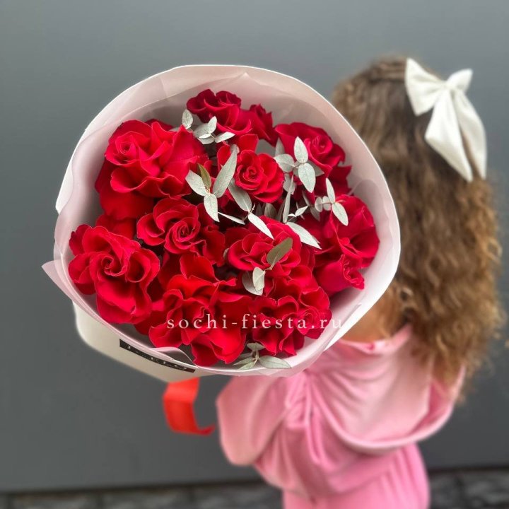 11 Красных французских роз в Новороссийске