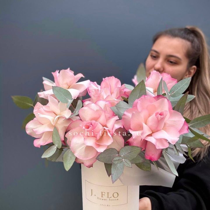 7 Французских роз в боксе в Новороссийске